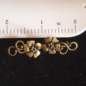Vintage Gold Tone  Floral Women Jewelry Pin
